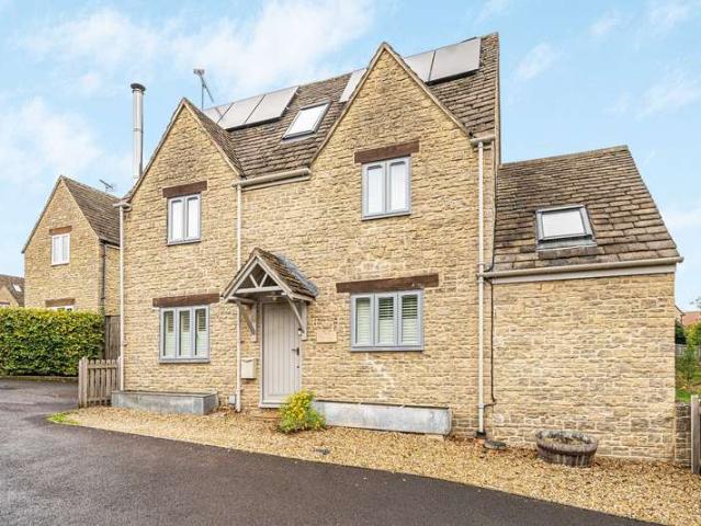 House for sale in Kemble, Cotswold