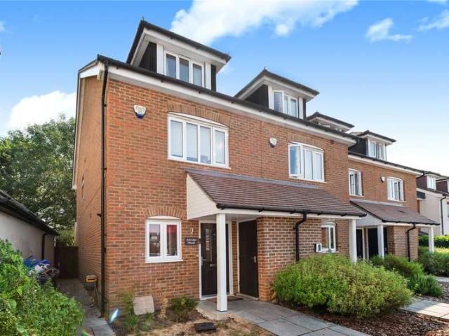 House for sale in Heol-las, Surrey