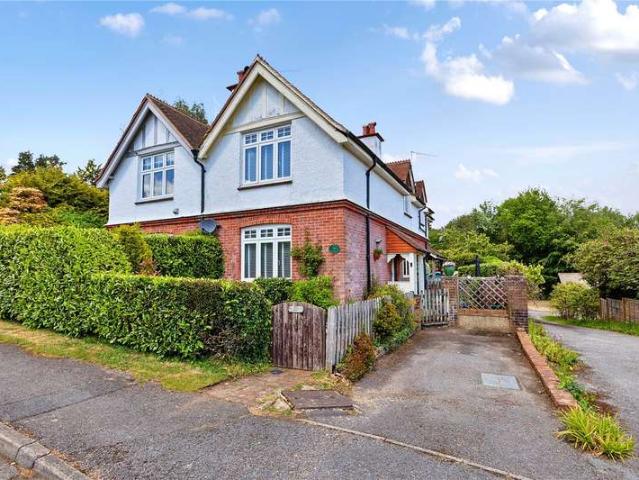 House for sale in Fole, Surrey