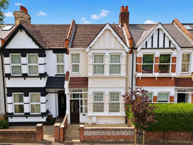 Cottage for sale in Upper Walthamstow, Leytonstone