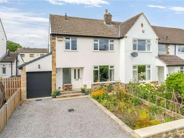 House for sale in Esscroft, Bradford