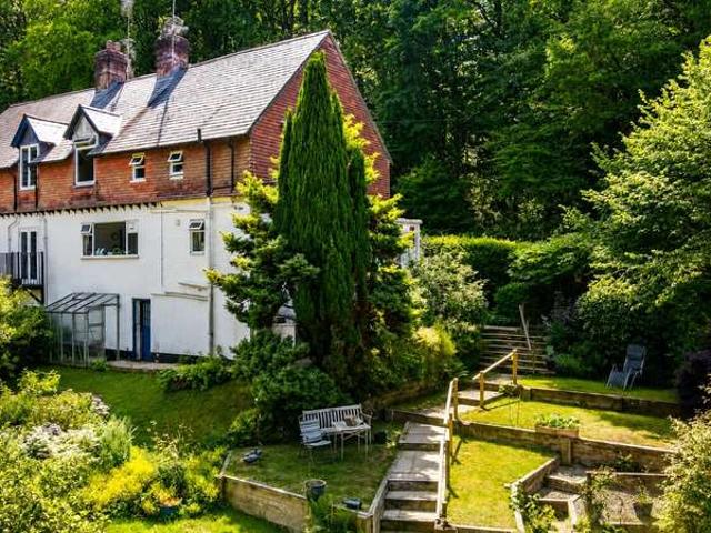 House for sale in Fole, Surrey