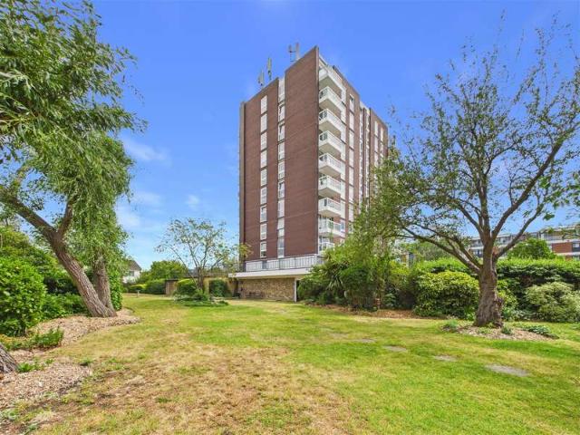 Apartment for sale in Molesey, Elmbridge