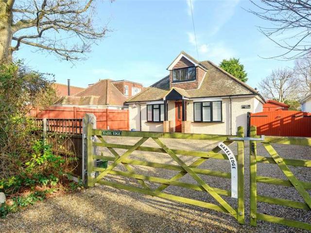 House for sale in Heol-las, Surrey