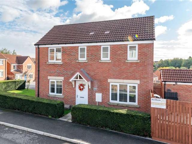 House for sale in Churwell, West Yorkshire