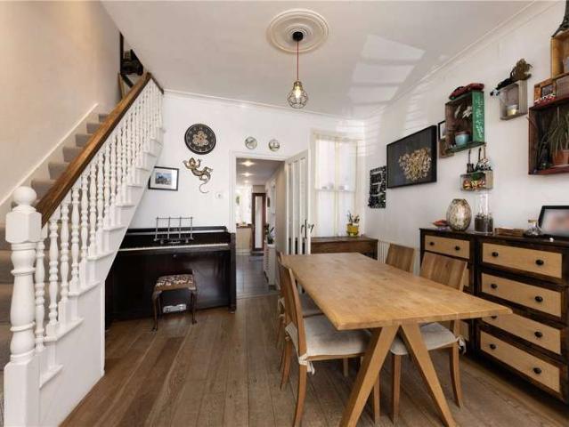 House for sale in Earlsfield, Greater London