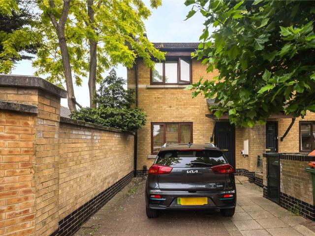 House for rent in Silvertown, Greater London