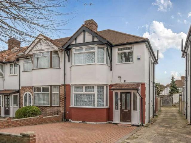 House for sale in Bowes, Greater London