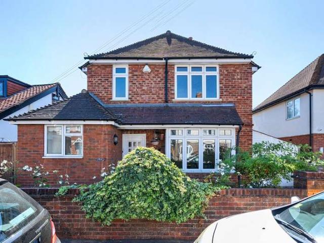 House for sale in Heol-las, Surrey