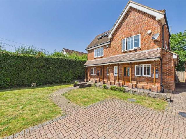 House for sale in Heol-las, Surrey