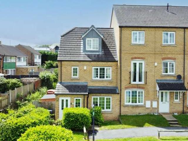 House for sale in Pudsey, West Yorkshire