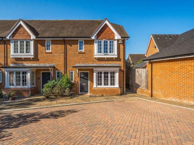House for sale in Cox Green, Horsham