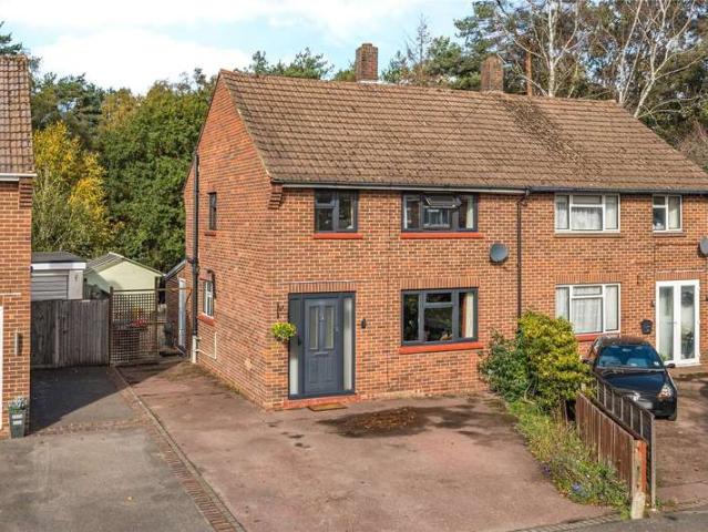 House for sale in Old Dean, Heol-las