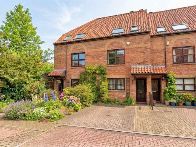 House for sale in Brayford, Lincolnshire