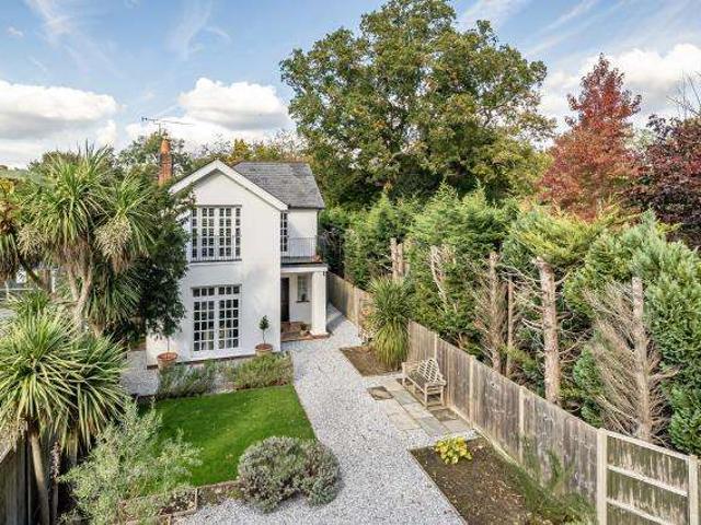 House for sale in Heol-las, Surrey