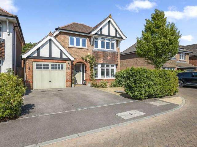 House for sale in Heol-las, Surrey