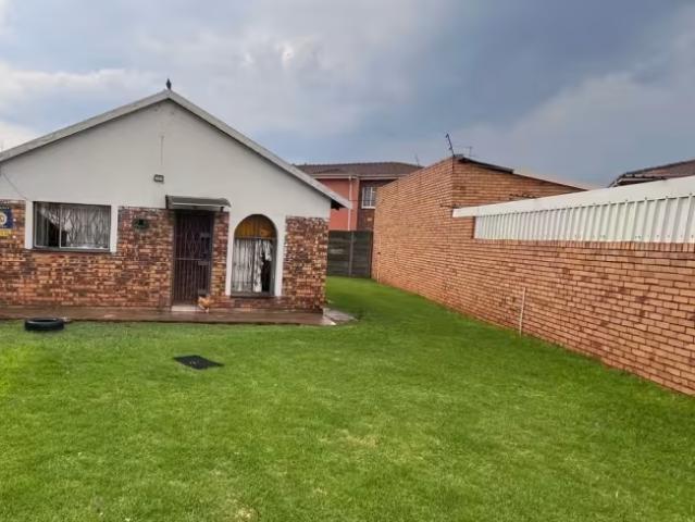 House for sale in Bakerton, City of Ekurhuleni Metropolitan Municipality