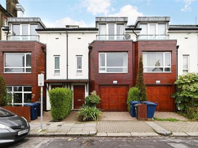 House for sale in Colney Hatch, Greater London