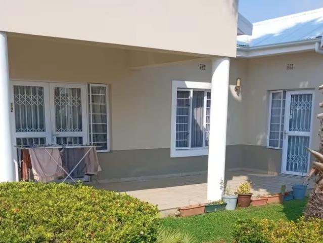 House for sale in Beacon Bay, East London