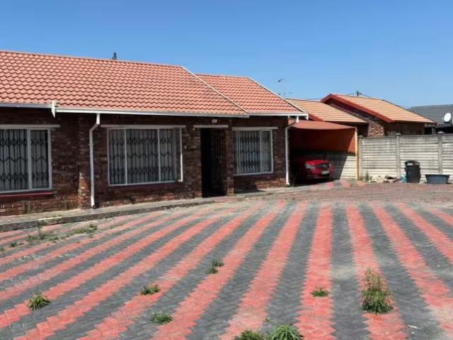 House for sale in Boitekong, Maluti-a-Phofung Local Municipality