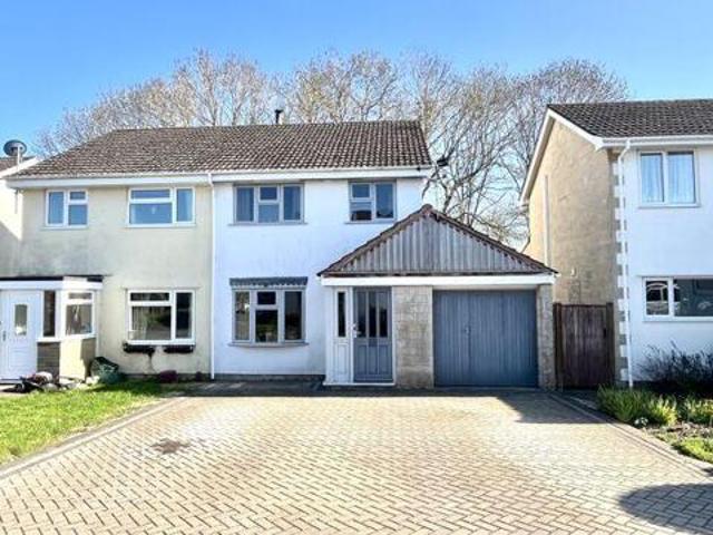 House for sale in Broadway