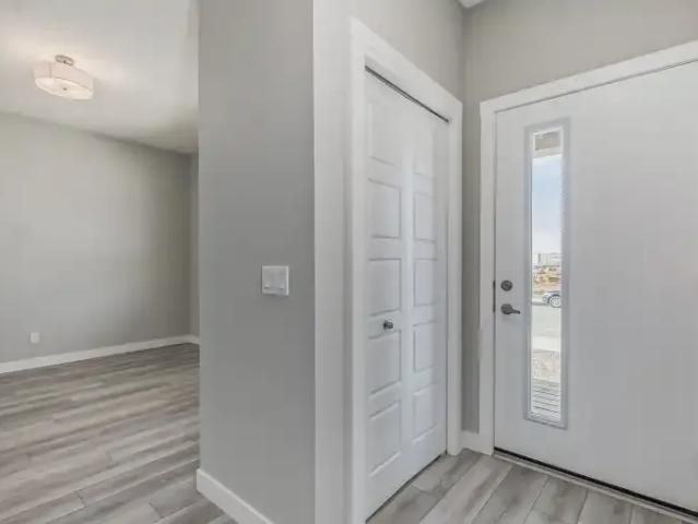 House for rent in Wolf Willow, Calgary