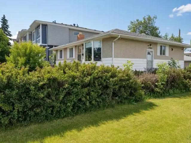 House for rent in Bowness, Calgary