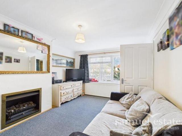 House for sale in Chessington, Hook