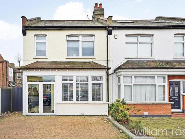 House for sale in Chingford, Highams Park