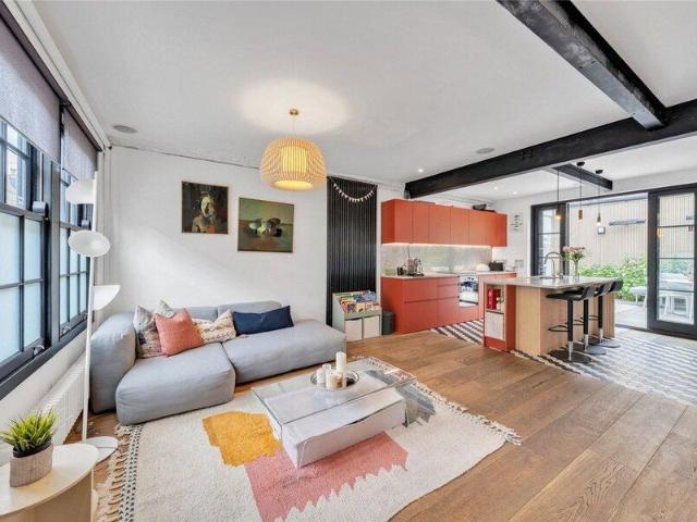 House for sale in Cat Hill, England
