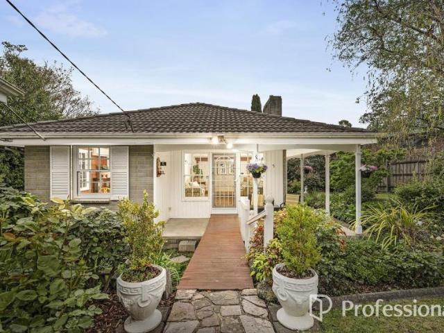 House for sale in Chirnside Park Country Club Estate, Melbourne