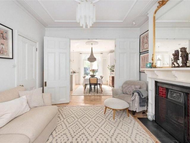 House for rent in Cat Hill, England