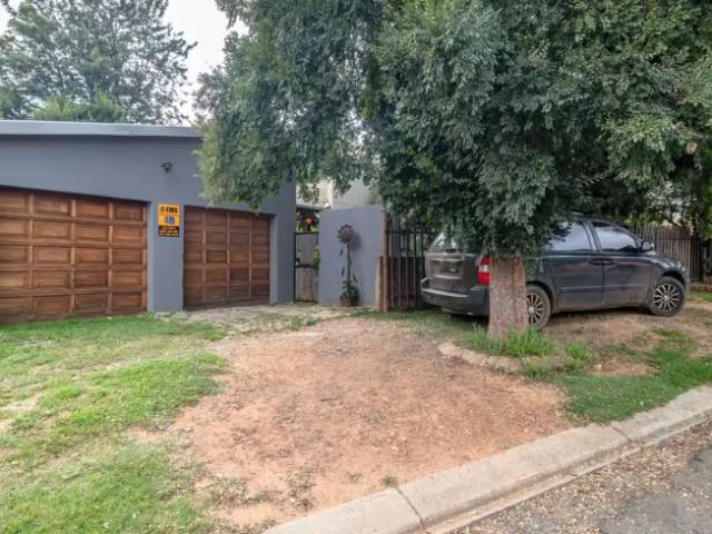 House for sale in Crystal Park, City of Ekurhuleni Metropolitan Municipality
