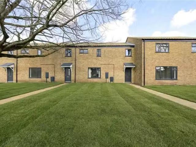 House for rent in Heol-las, Surrey