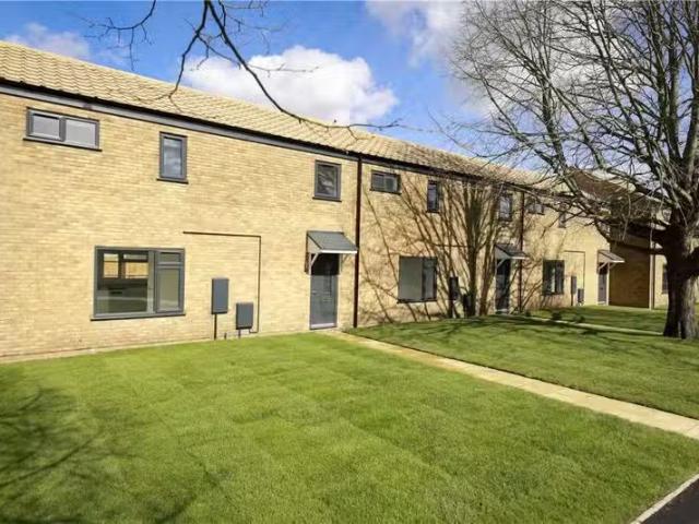 House for rent in Heol-las, Surrey