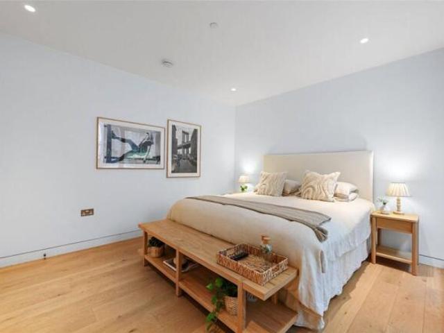 House for rent in Cat Hill, England