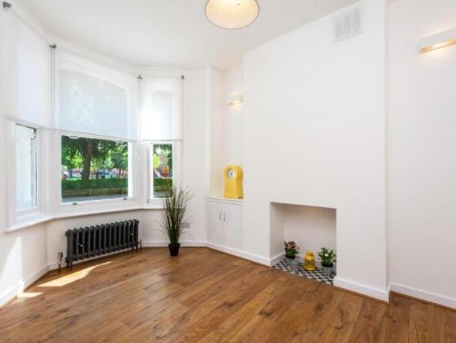House for rent in Cat Hill, England