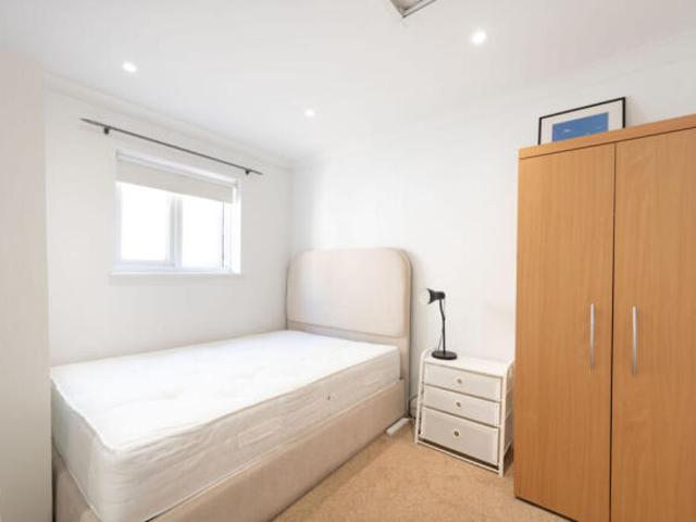 House for rent in Cat Hill, England