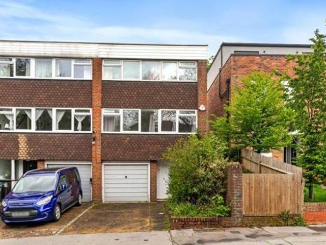 House for rent in Surrey