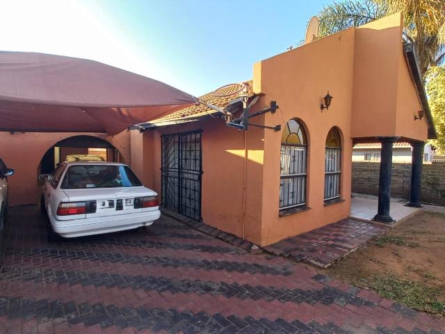 House for rent in Waterkloof, Gauteng