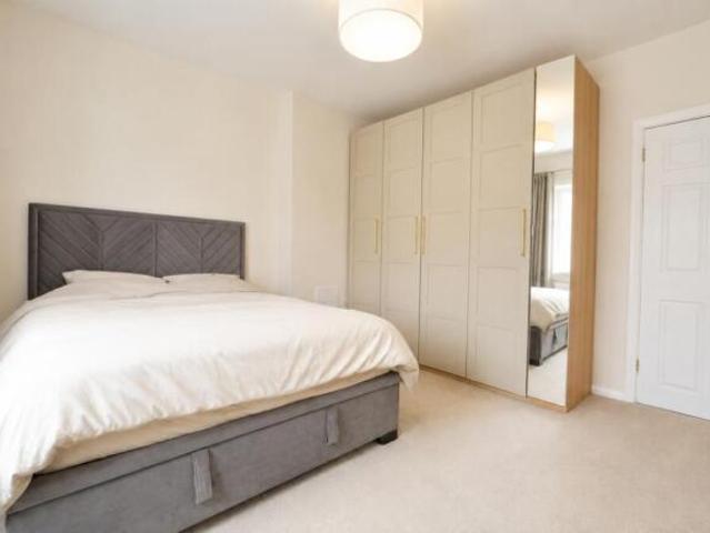 House for rent in Cat Hill, England
