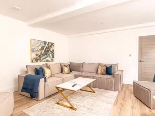 House for rent in Calderstones