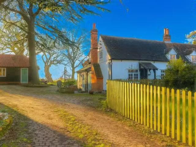 House for rent in Navestock Side, Essex