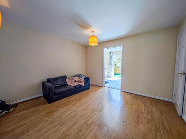 Cottage for rent in Thamesmead, Greater London