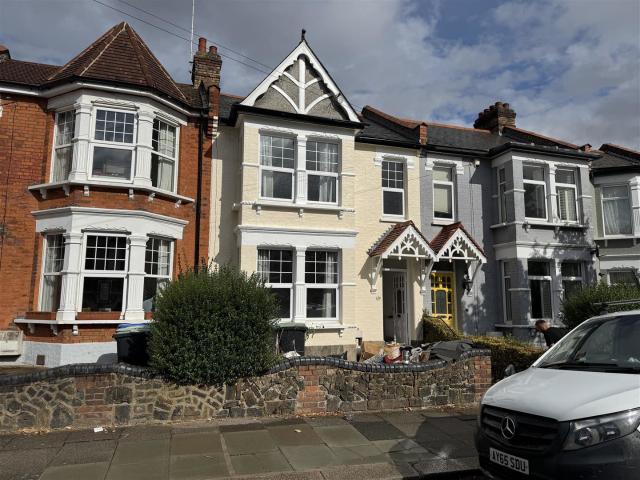 House for rent in Bowes Park, Greater London