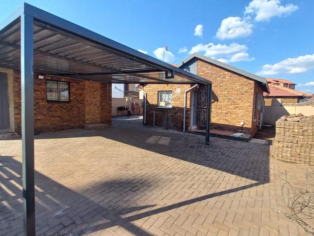 House for rent in Waterkloof, Gauteng