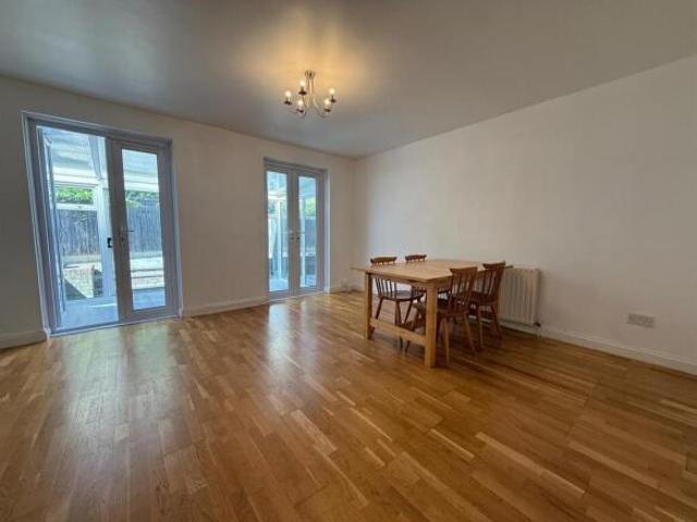 House for rent in Cat Hill, England