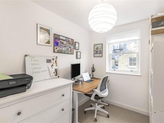 House for rent in Cat Hill, England