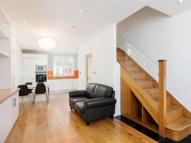 House for rent in Cat Hill, England