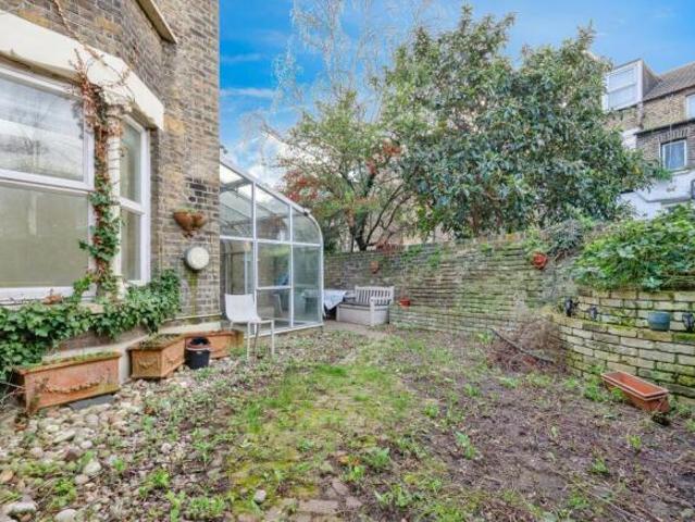 House for rent in Cat Hill